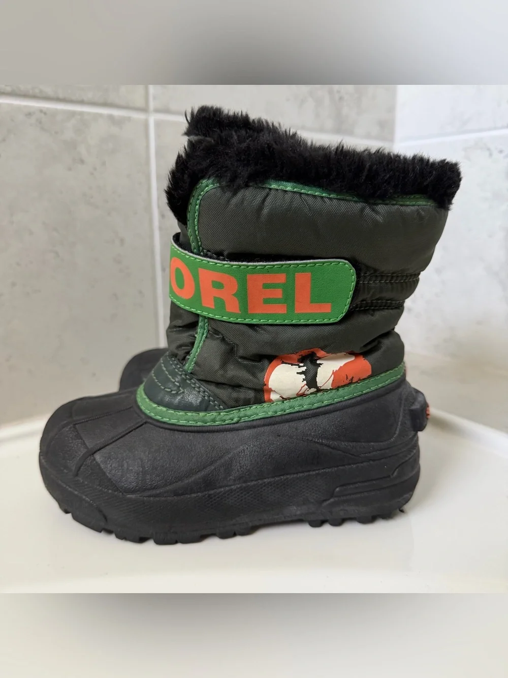 Sorel Kids Green and Black Winter Boot Size 12